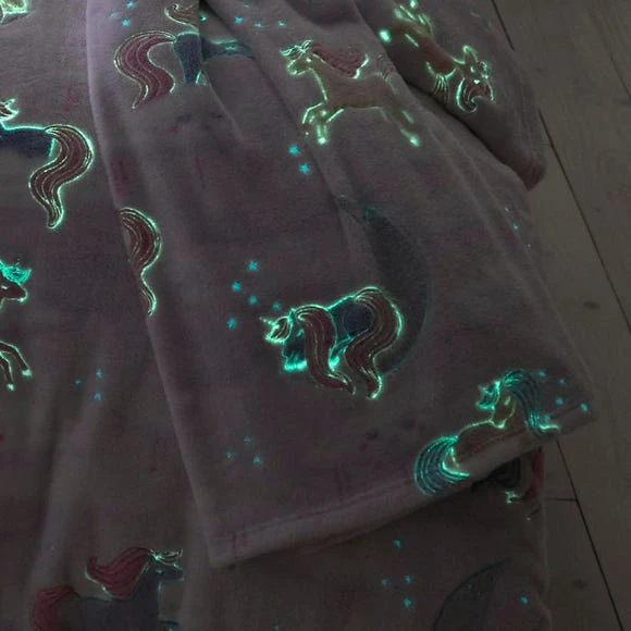 Catherine Lansfield Pink Unicorn Dreams Glow In The Dark Throw Blankets & Throws, Fleece, Patterned 4 Catherine Lansfield Pink Unicorn Dreams Glow In The Dark Throw Blankets & Throws, Fleece, Patterned - Image 4