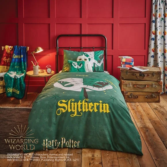 Harry Potter Slytherin House Reversible Duvet Cover and Pillowcase Set Patterned, Dark Green, Polycotton 2 Harry Potter Slytherin House Reversible Duvet Cover and Pillowcase Set Patterned, Dark Green, Polycotton - Image 2